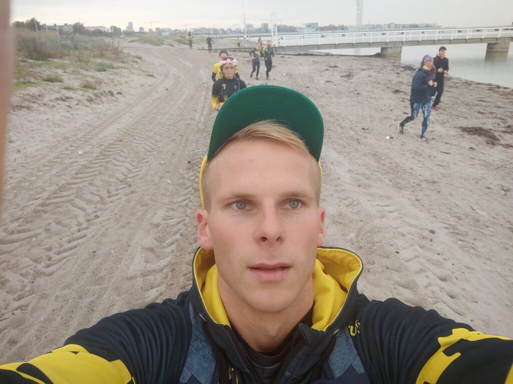 bieganie po plaży w Szwecji